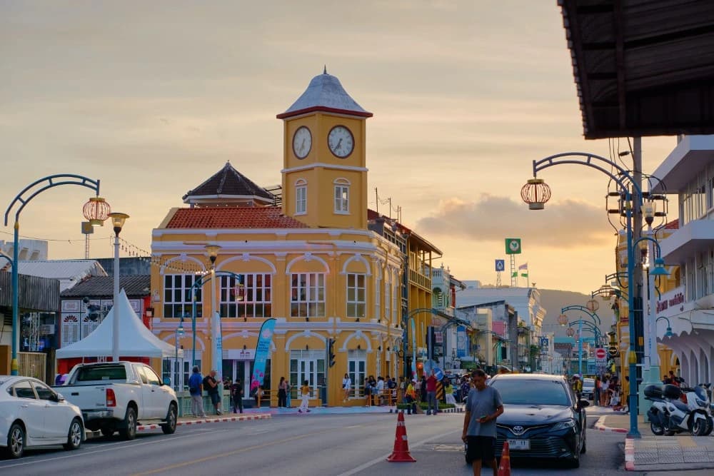 Phuket Old Town – colorful facades, quiet courtyards, and the spirit of past centuries.